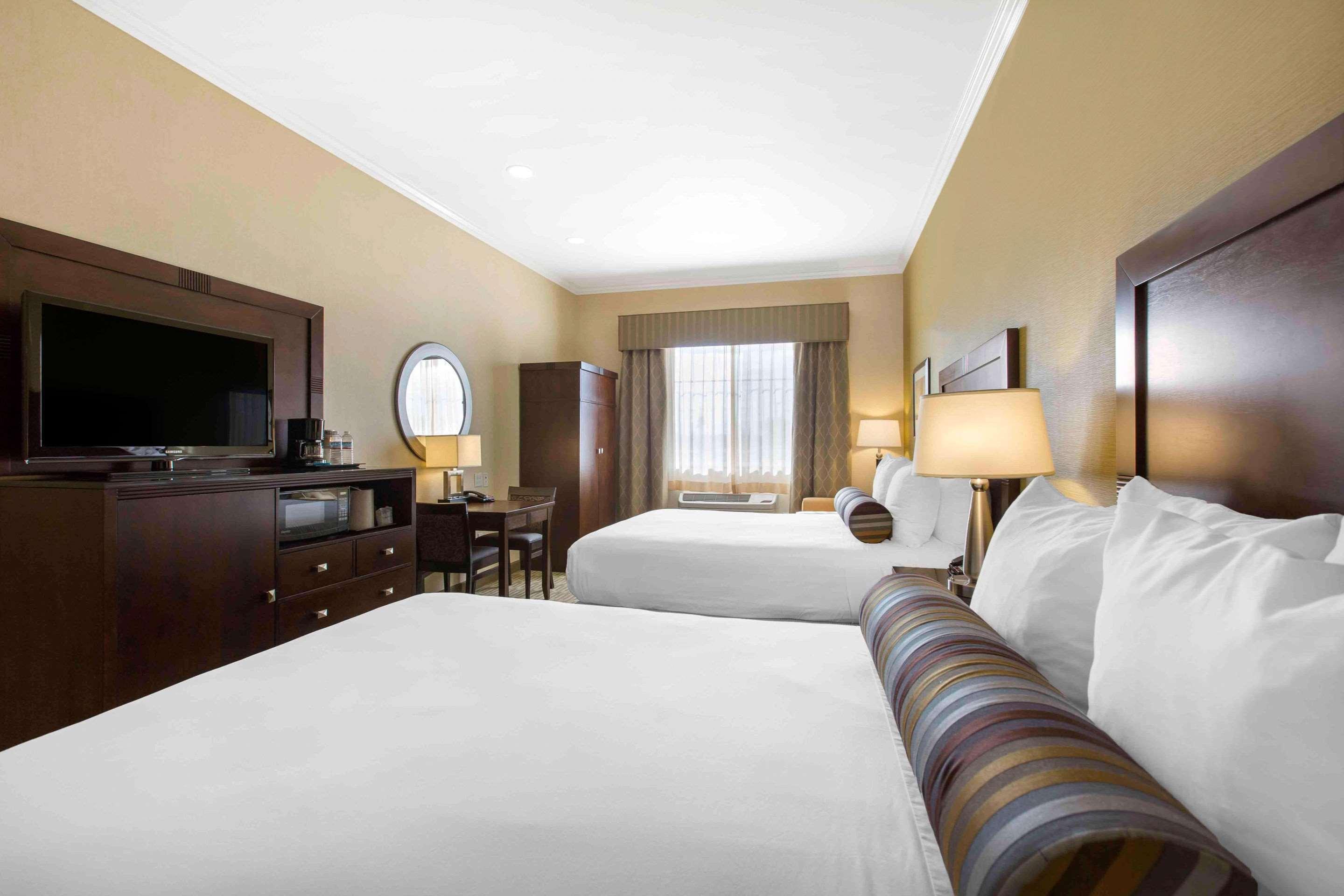 The Oaks Hotel & Suites Пасо Роблс Экстерьер фото